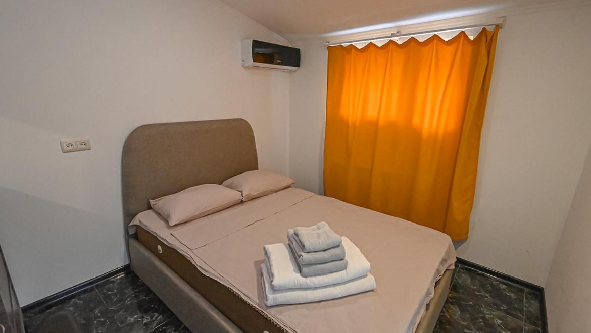 4 Bedroom Apartment On Liberty Square Tbilisi Exteriör bild